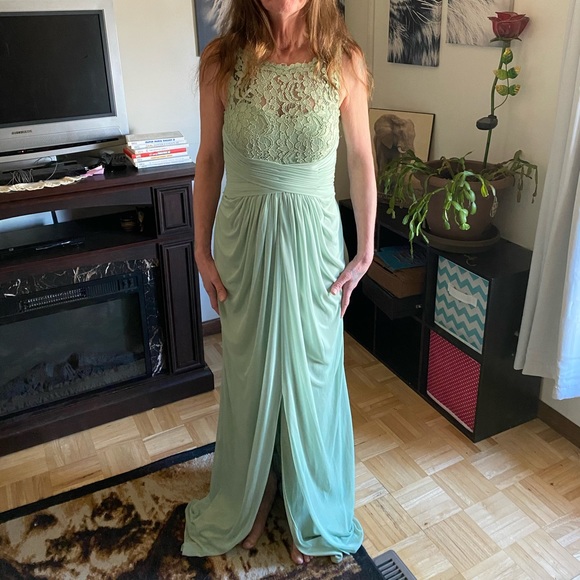 Size 2 David’s Bridal - Picture 4 of 5